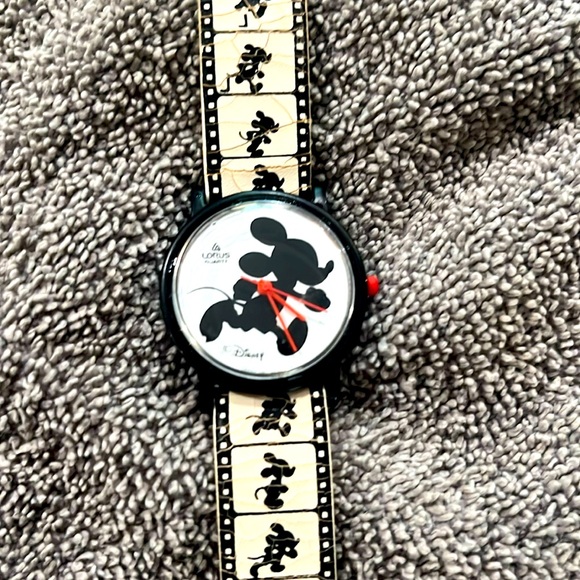 Disney Accessories - Vintage Lorus Quartz Mickey on Film 🎥 watch
